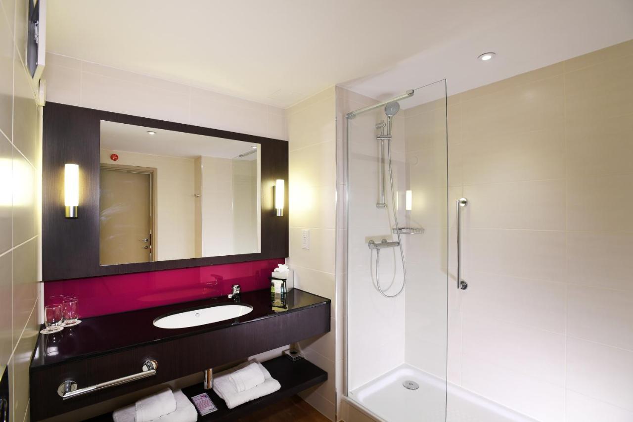 Lancaster Hotel&Spa Uxbridge Exterior foto